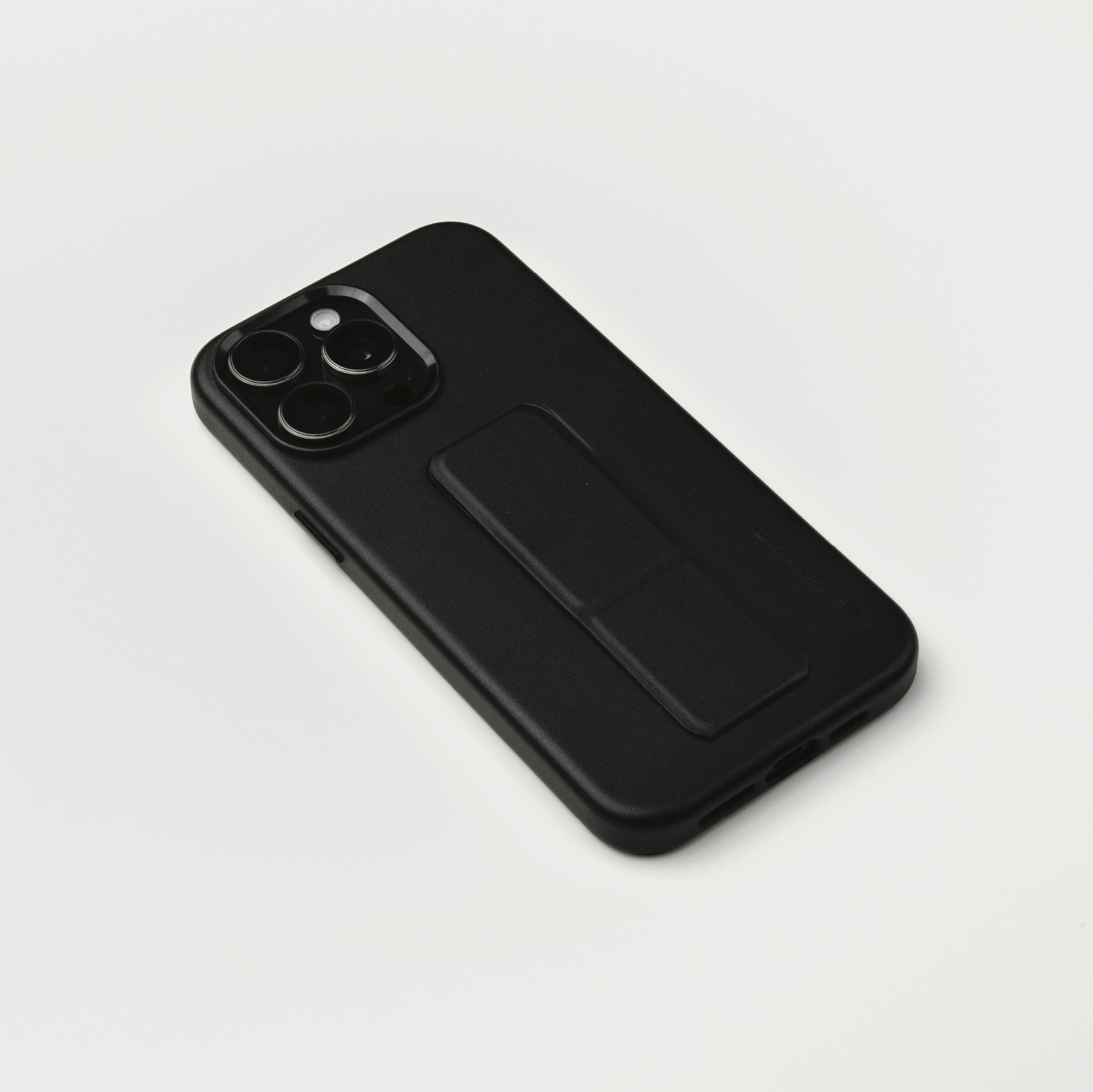 Decrypt iPhone 15 Pro Max Magnetic Grip Leather Case