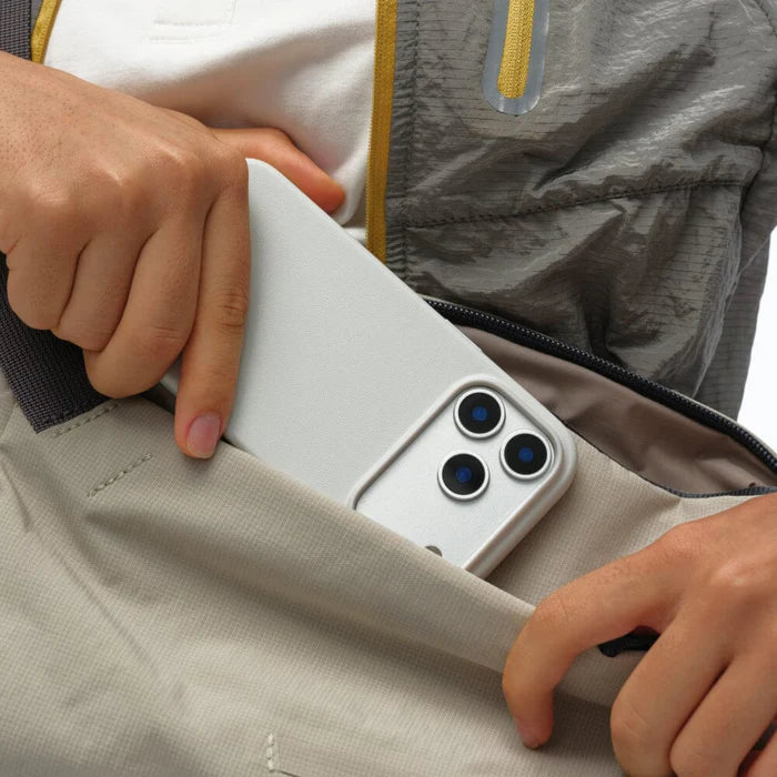 MOFT Snap IPhone 17 pro case - TECH STREET