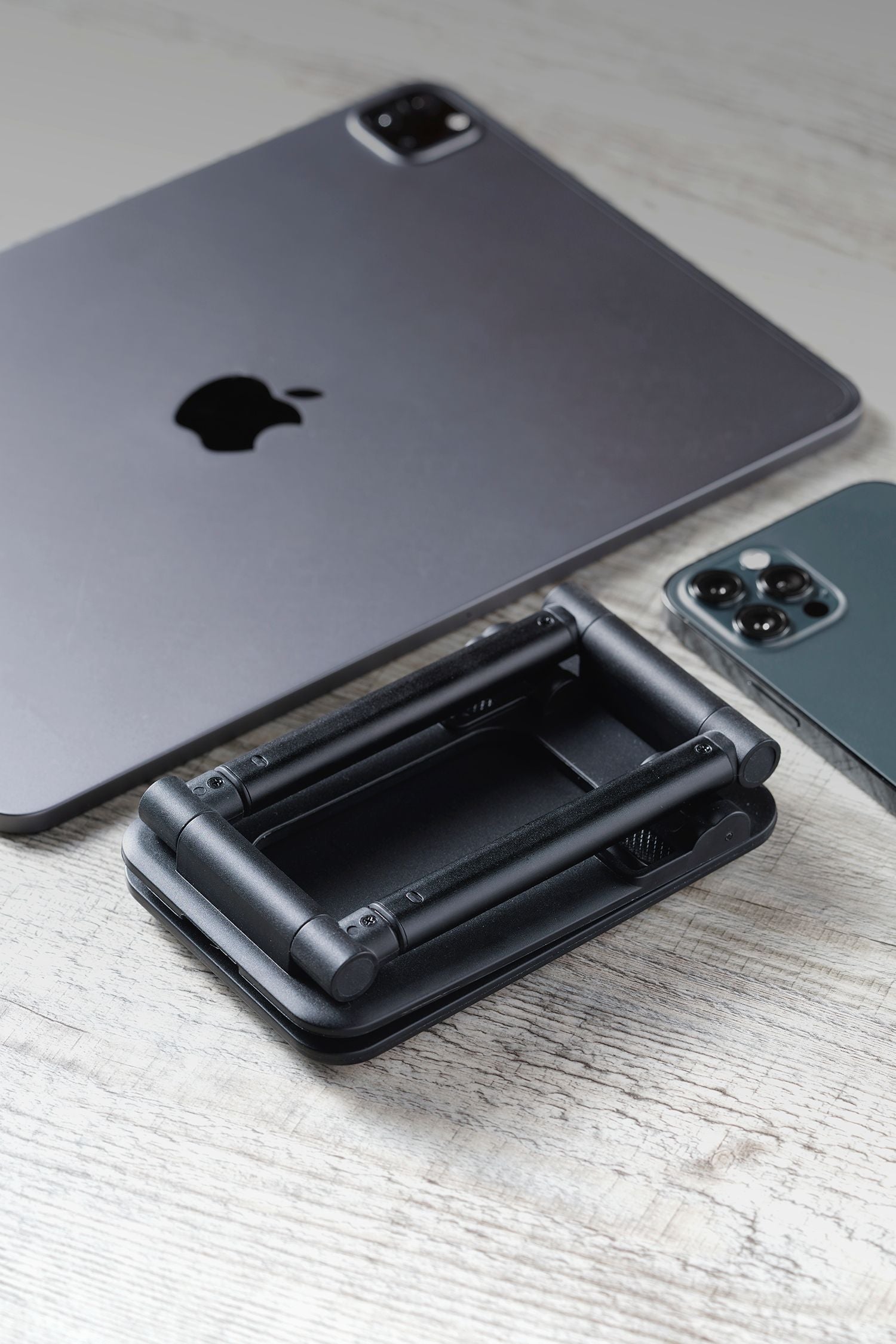 Momax Universal Fold Stand for Phone and Tablet