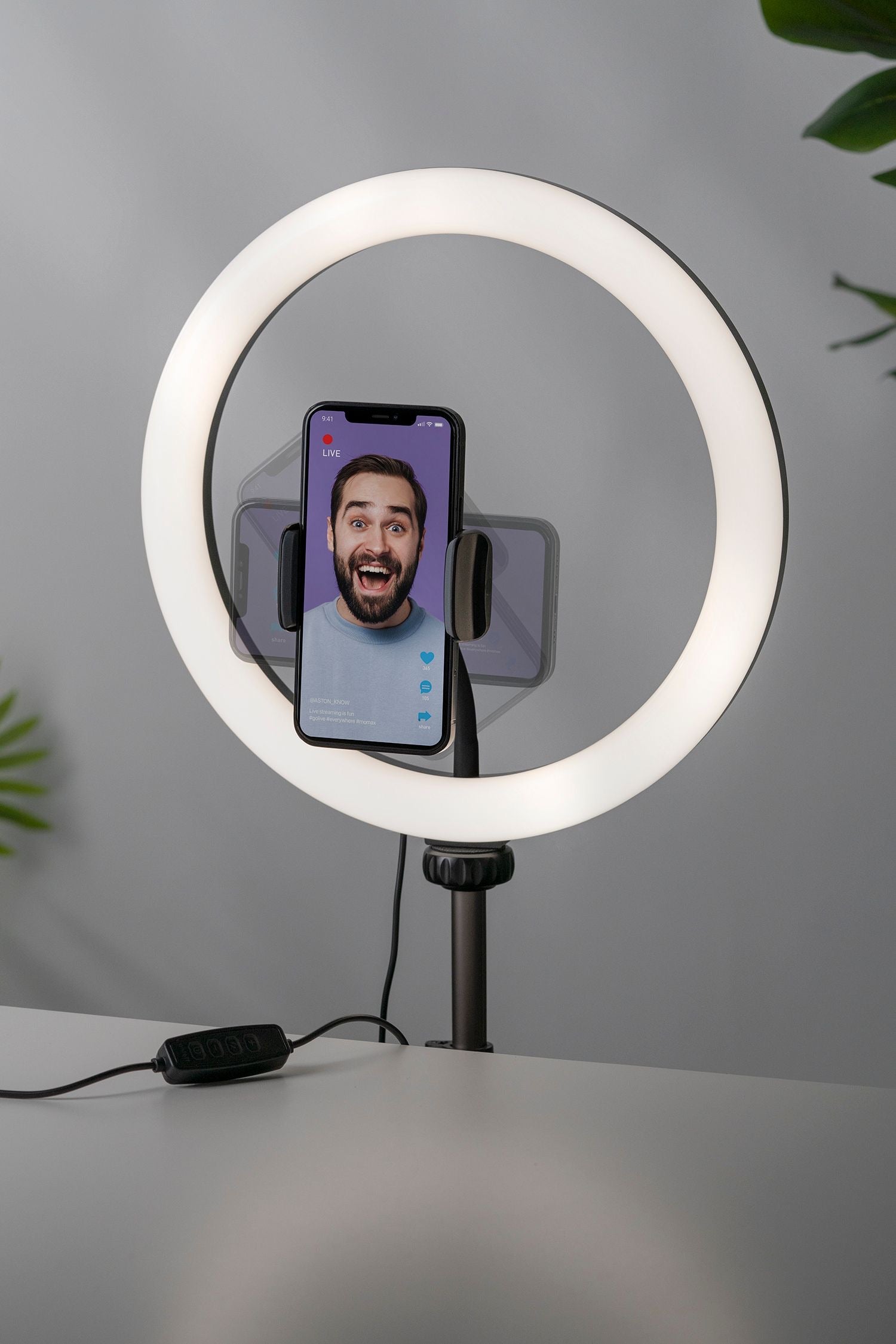 Momax V.LOG Livestream Ring Light - TECH STREET