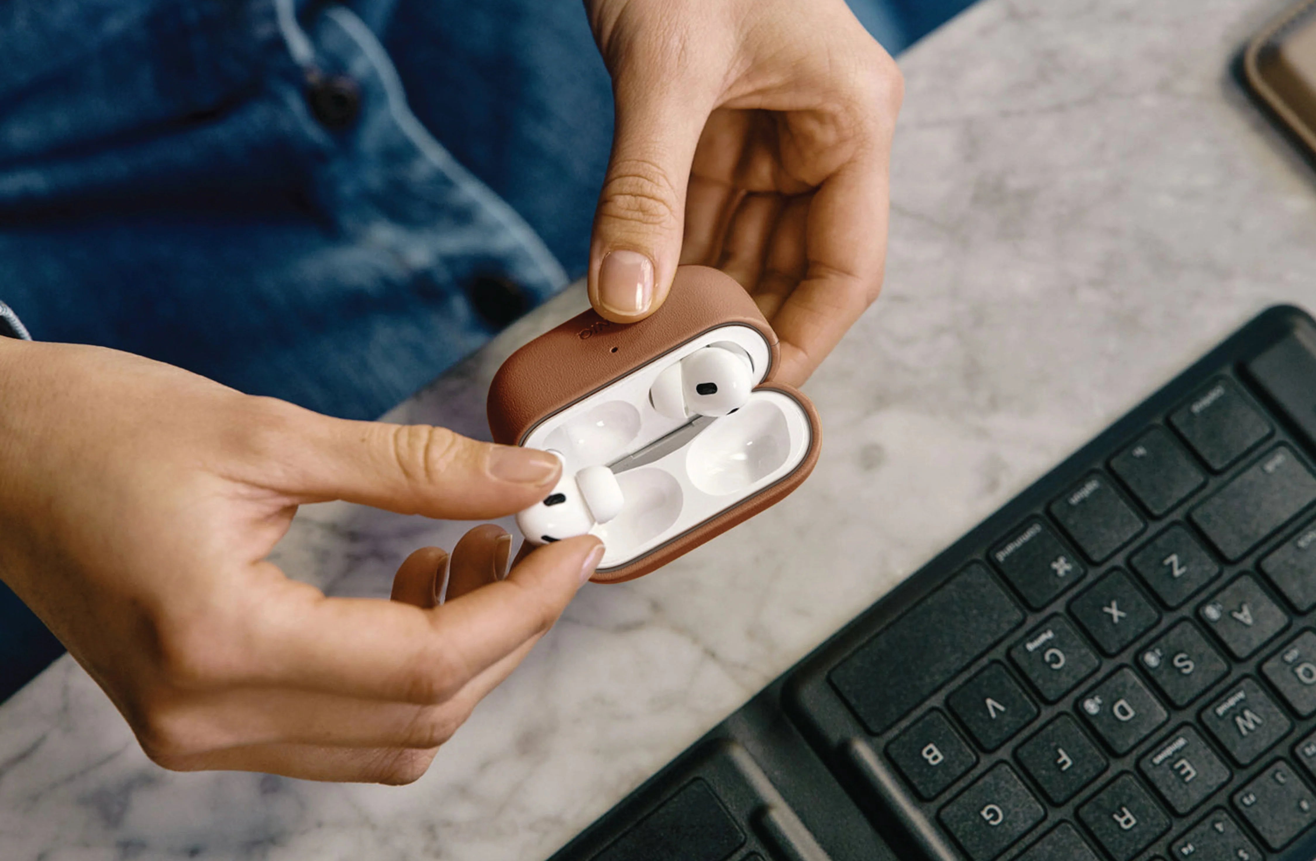 Uniq Lyden Vex Premium Airpods 3 pro Leatherette Case